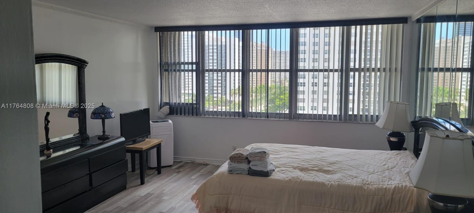 IMPERIAL TOWERS CONDO - Residential