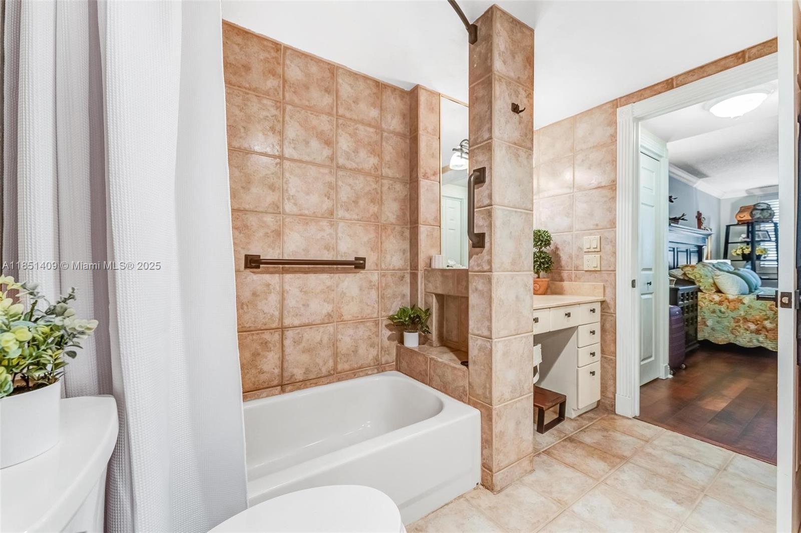 HILLCREST EAST NO 23 COND - Residential