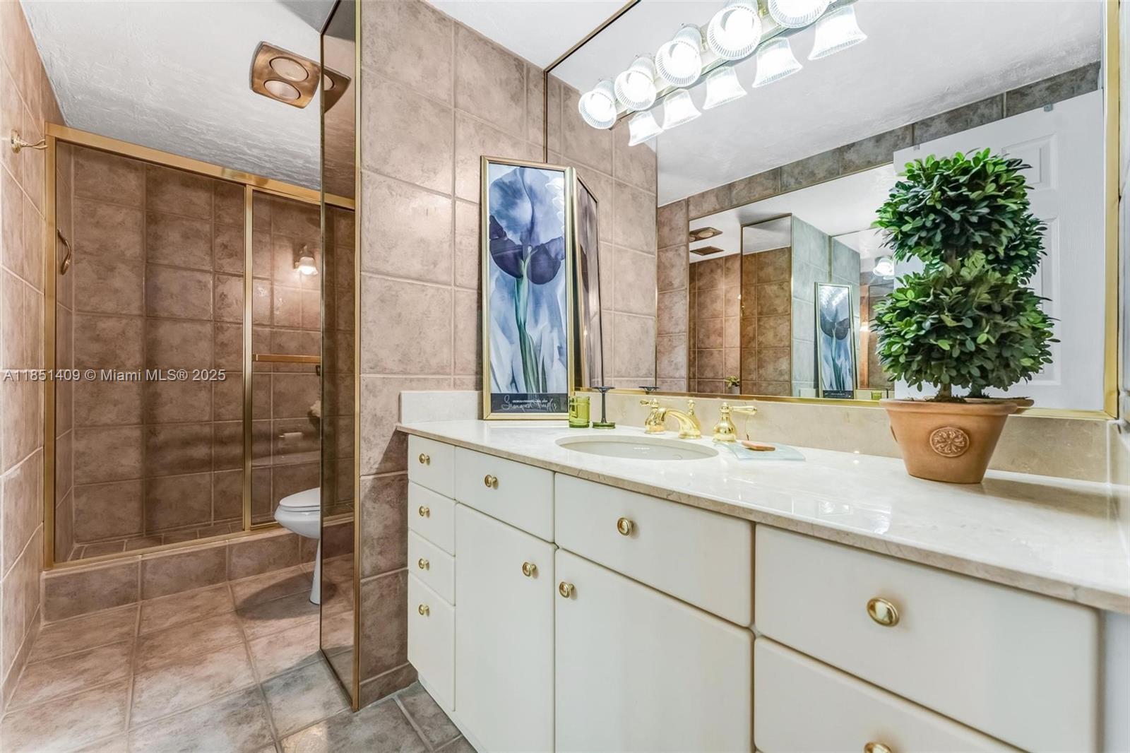 HILLCREST EAST NO 23 COND - Residential