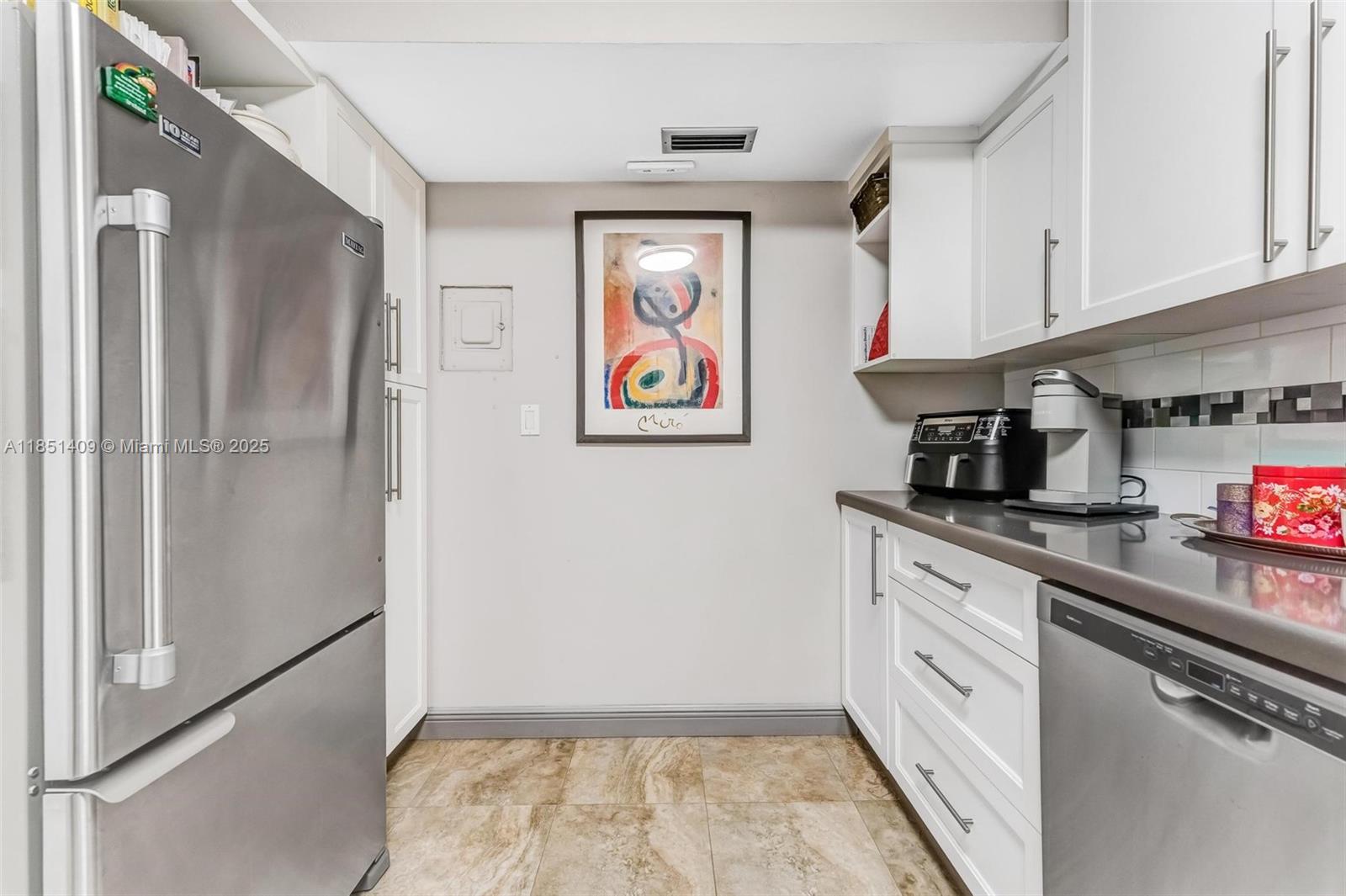 HILLCREST EAST NO 23 COND - Residential