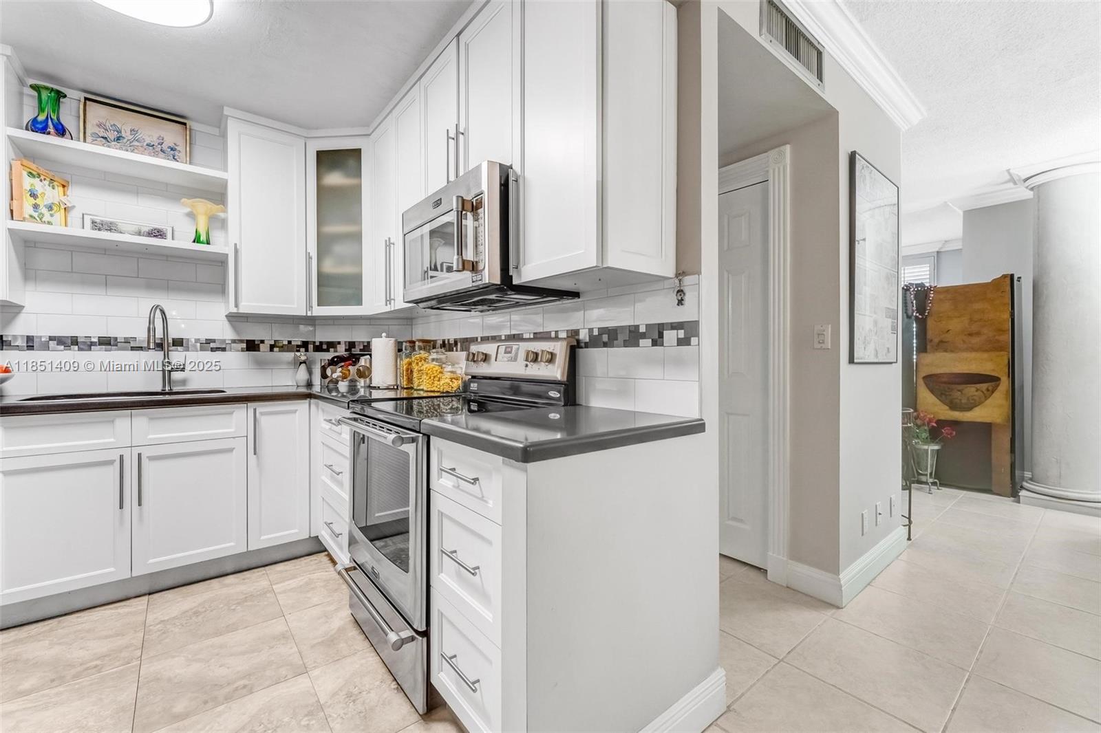 HILLCREST EAST NO 23 COND - Residential