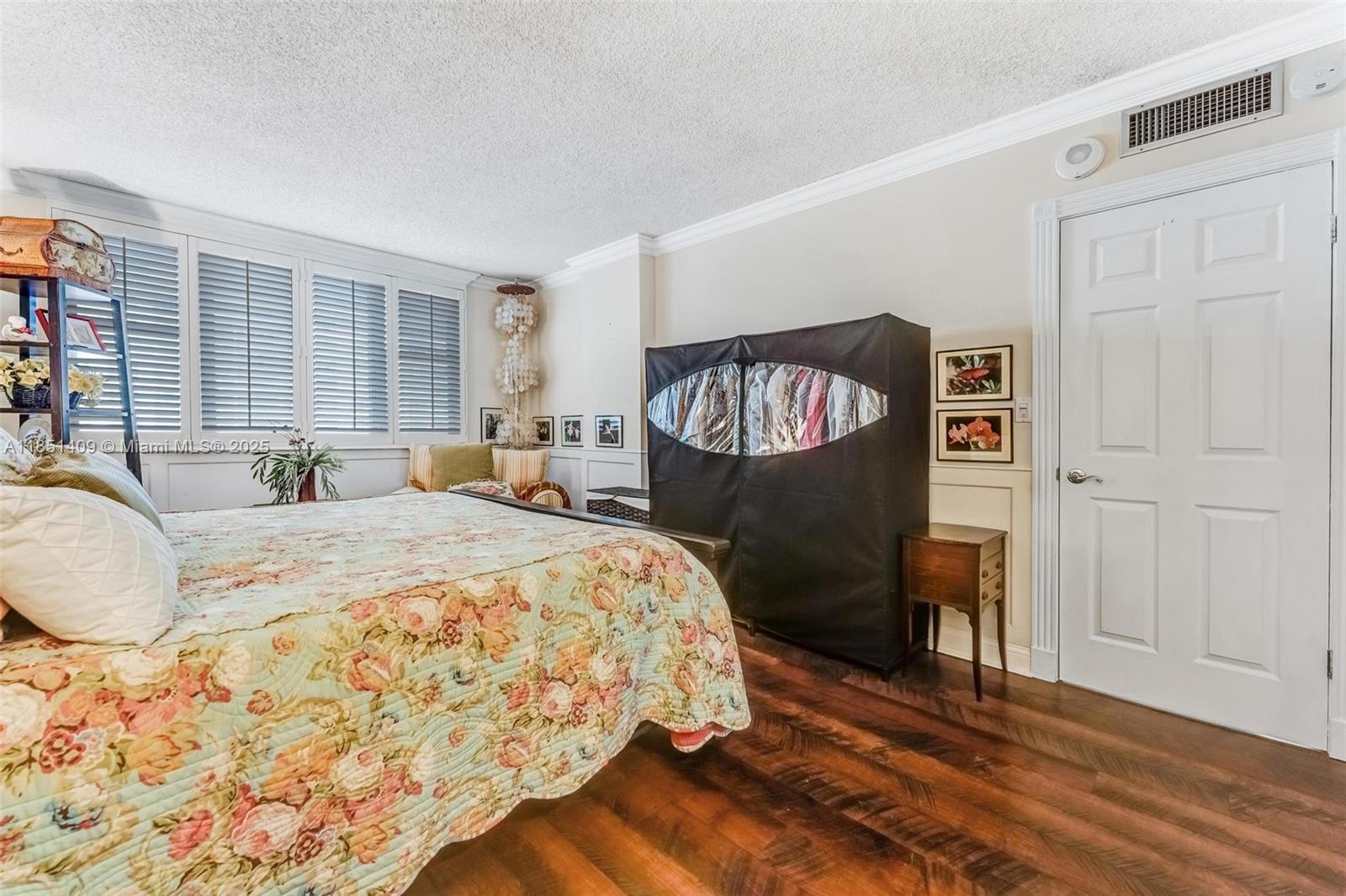 HILLCREST EAST NO 23 COND - Residential