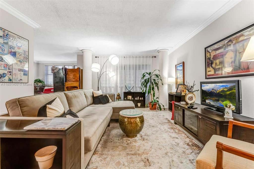 Photo of 4330 Hillcrest Dr #516, Hollywood, FL 33021 (MLS # A11851409)