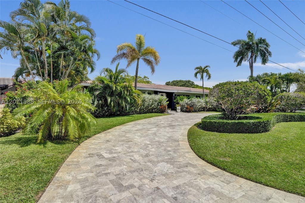 Photo of 2615 NE 26th St, Fort Lauderdale, FL 33305 (MLS # A12071888)