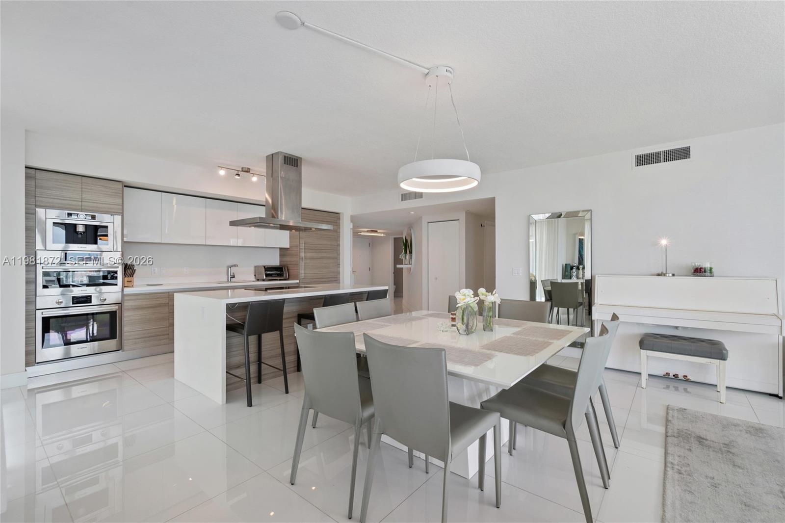 PARQUE TOWERS CONDO - Residential Lease