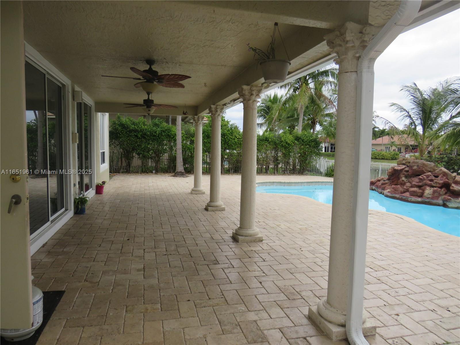 CORAL CREEK REPLAT NO 3 - Residential