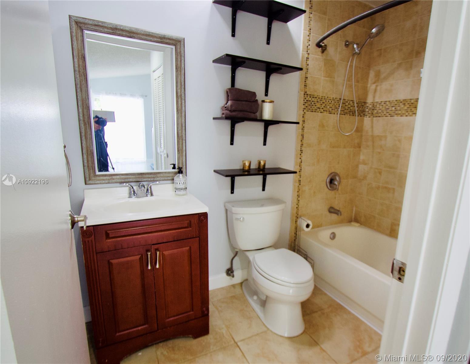 VILG HOMES COUNTRY WALK C - Residential