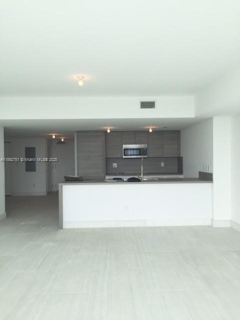 400 SUNNY ISLES - Residential Lease