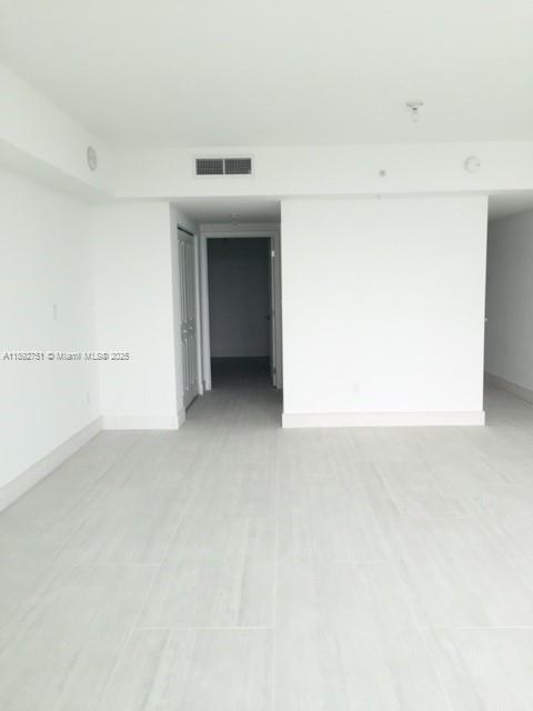 400 SUNNY ISLES - Residential Lease