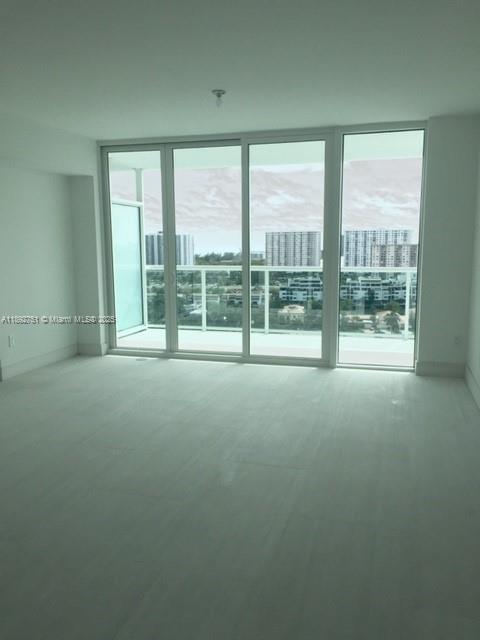 400 SUNNY ISLES - Residential Lease