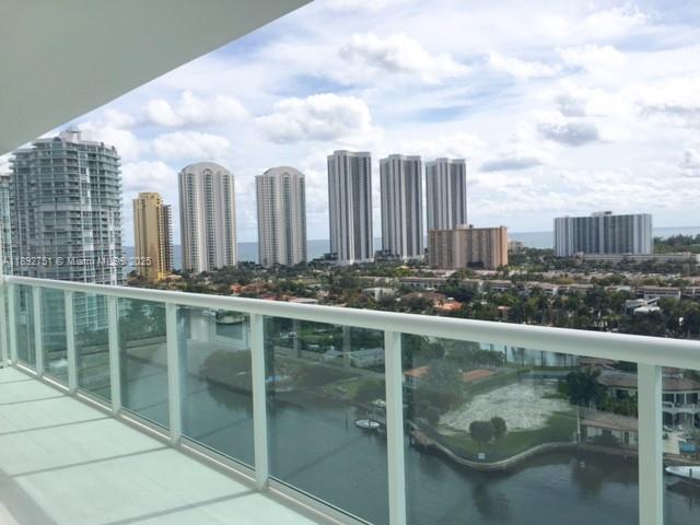 400 SUNNY ISLES - Residential Lease