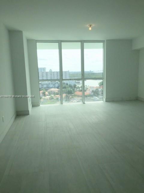 400 SUNNY ISLES - Residential Lease