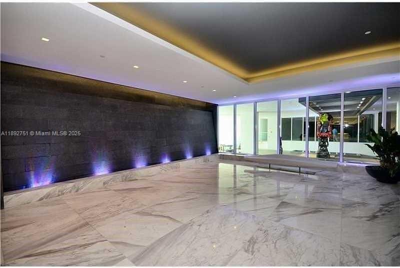 400 SUNNY ISLES - Residential Lease