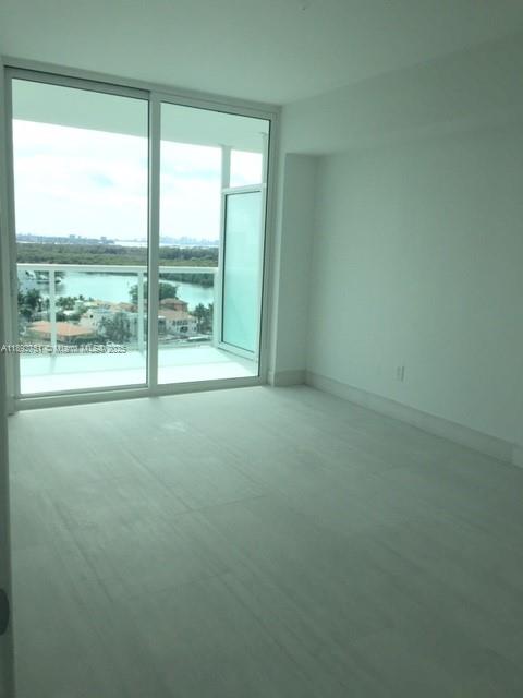 400 SUNNY ISLES - Residential Lease