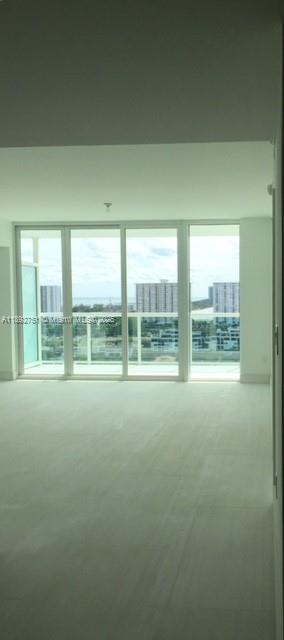 400 SUNNY ISLES - Residential Lease