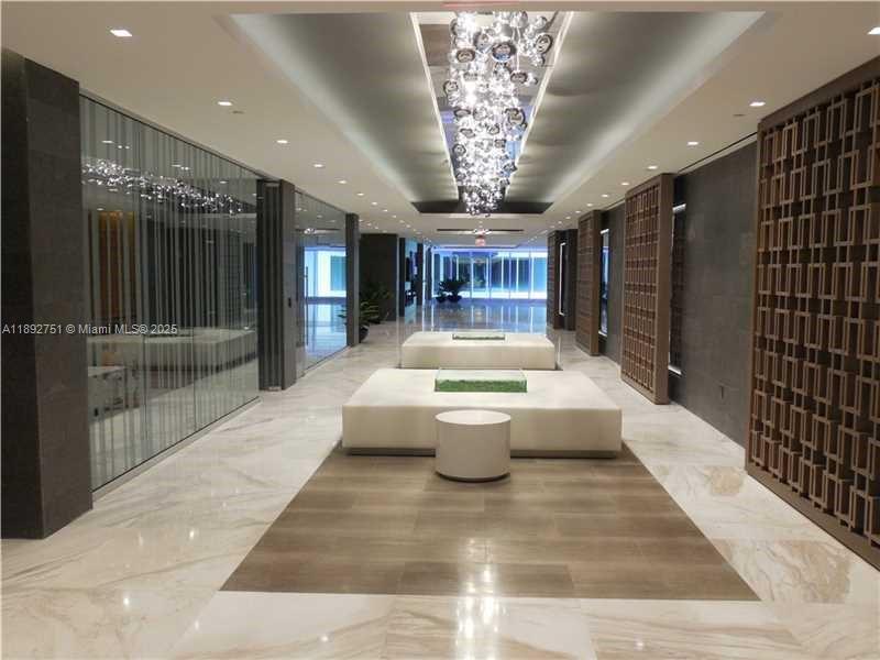 400 SUNNY ISLES - Residential Lease