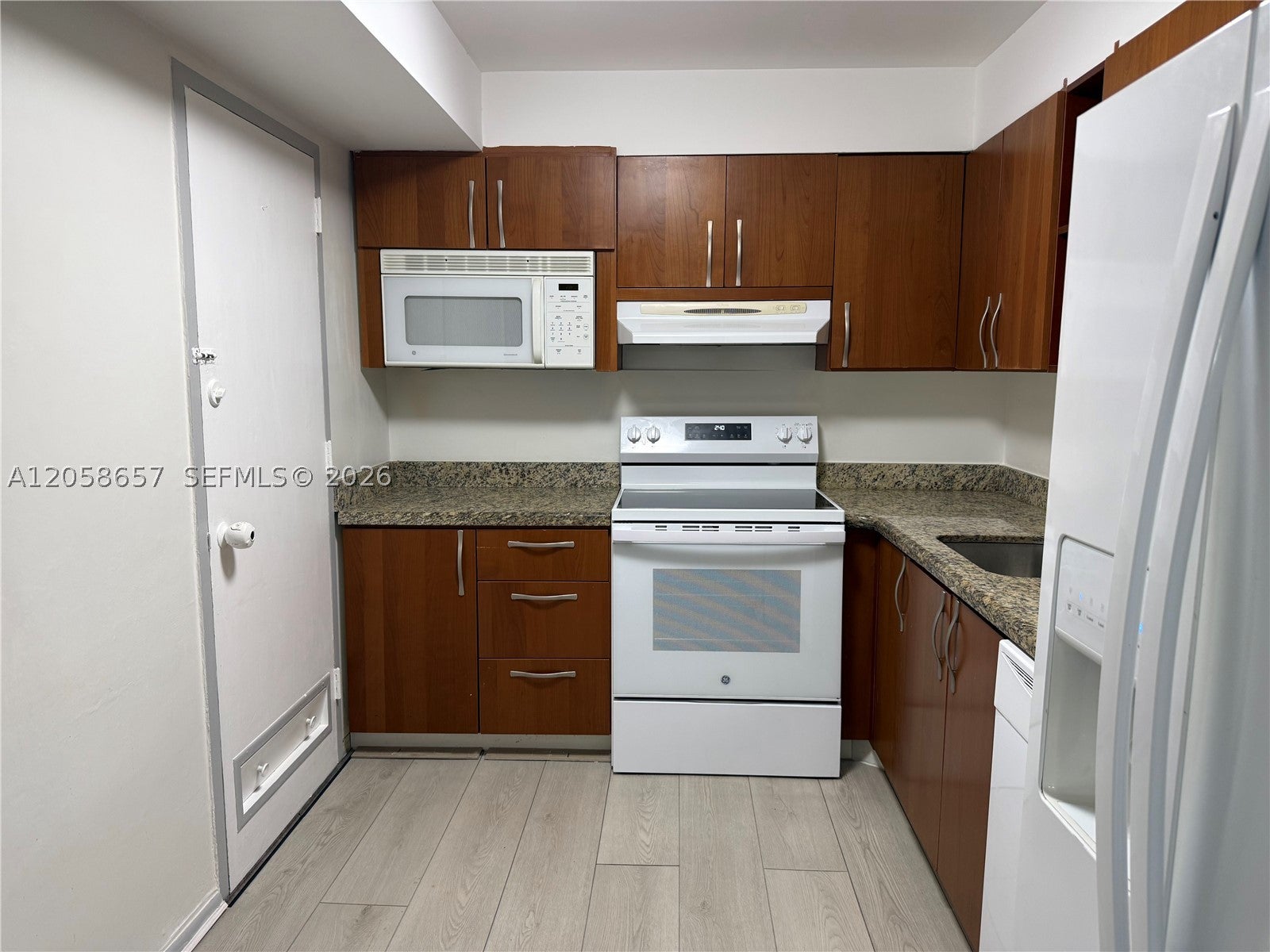 400 Kings Point Dr 311