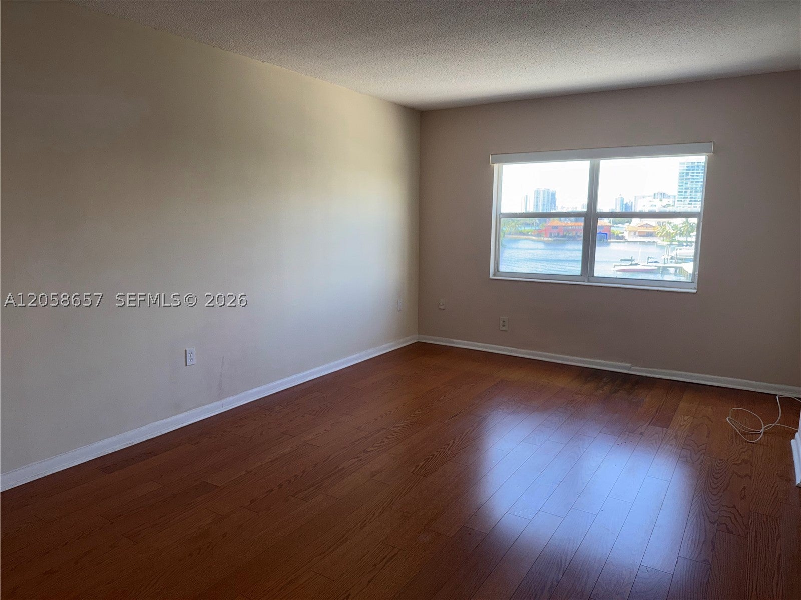 400 Kings Point Dr 311
