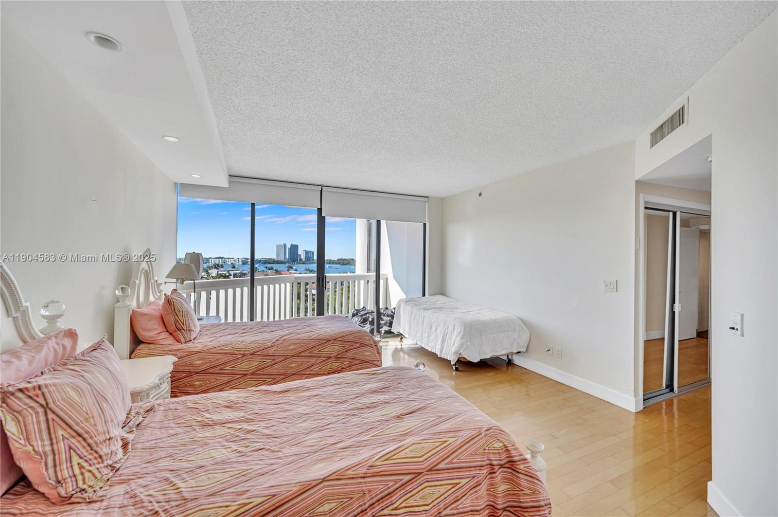 2000 ISL BLVD WILLIAMS IS - Residential