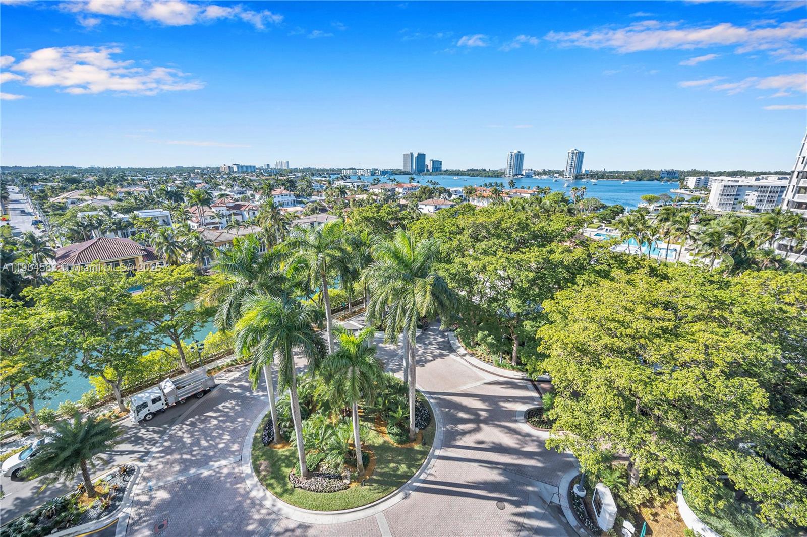 2000 Island Blvd 806