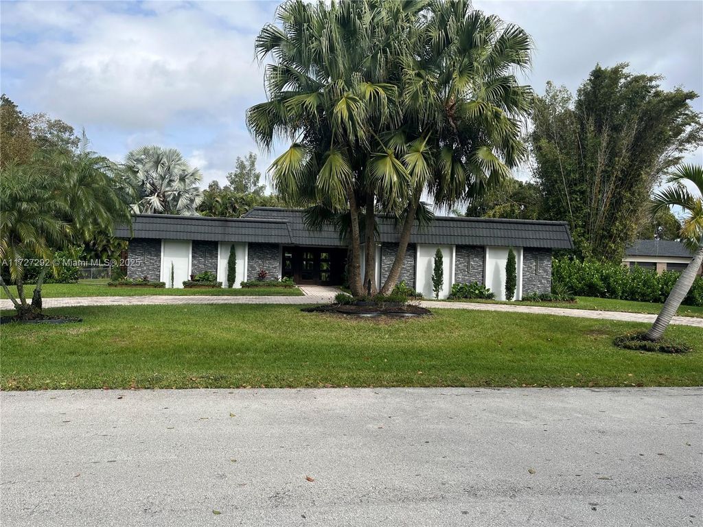 Photo of 11321 N Mount Vernon Dr #11321, Plantation, FL 33325 (MLS # A11727292)