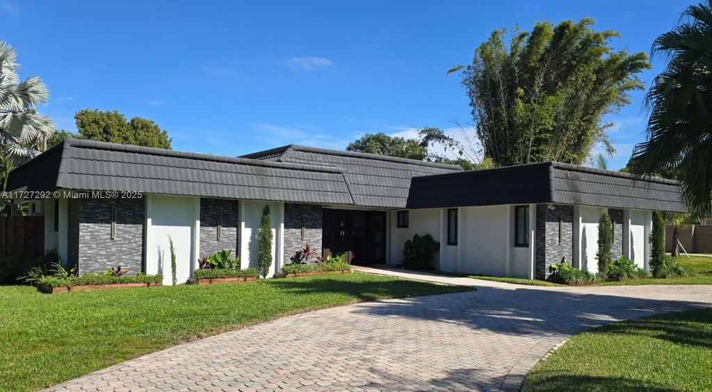 Photo of 11321 N Mount Vernon Dr #11321, Plantation, FL 33325 (MLS # A11727292)