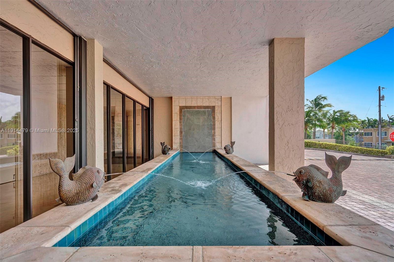 CORINTHIAN ON THE INTRACO - Residential