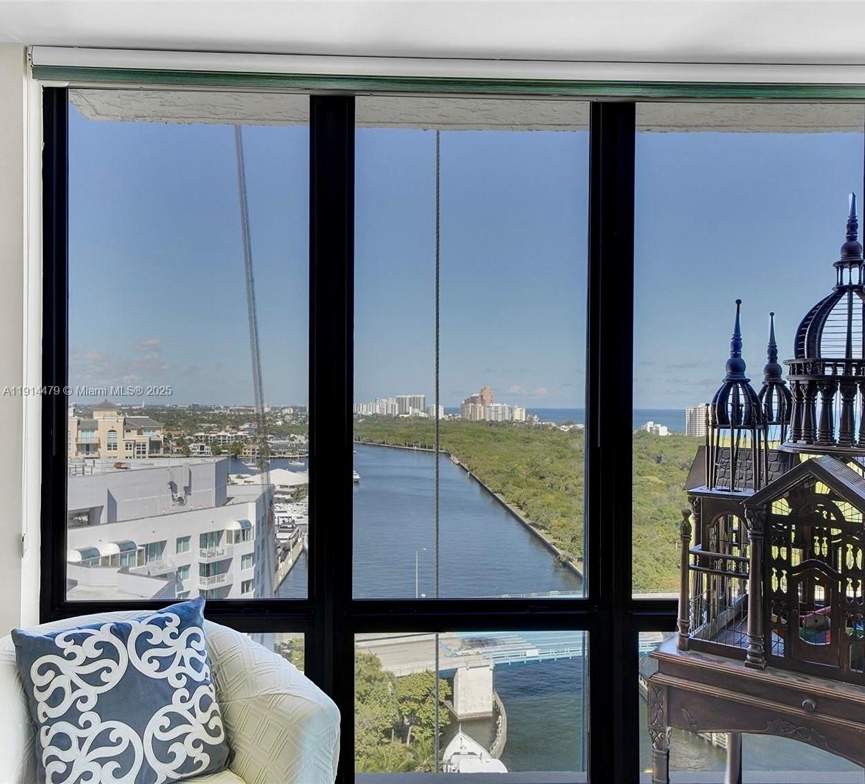 CORINTHIAN ON THE INTRACO - Residential