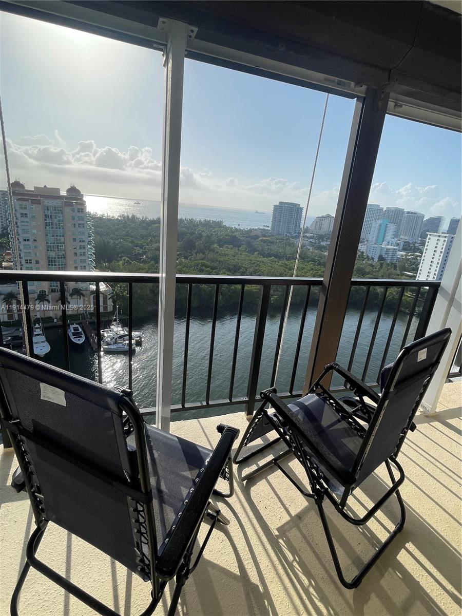 CORINTHIAN ON THE INTRACO - Residential