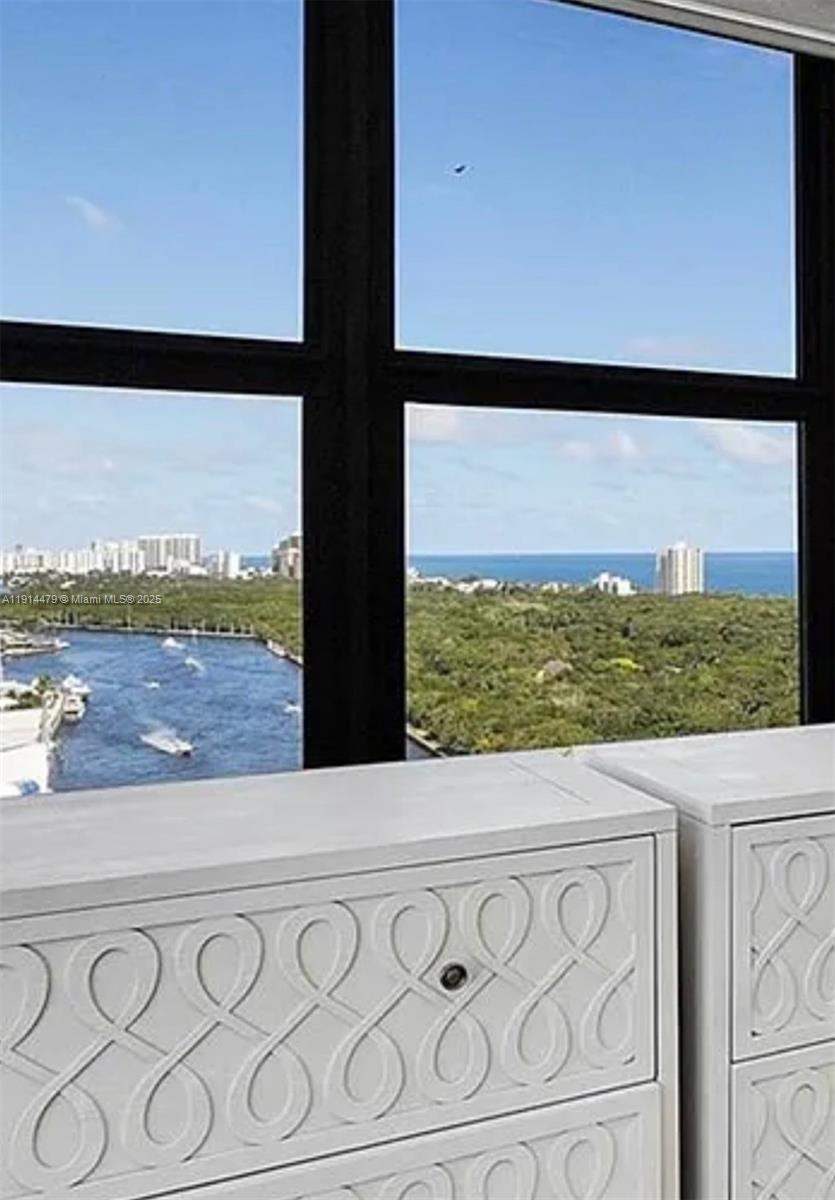 CORINTHIAN ON THE INTRACO - Residential