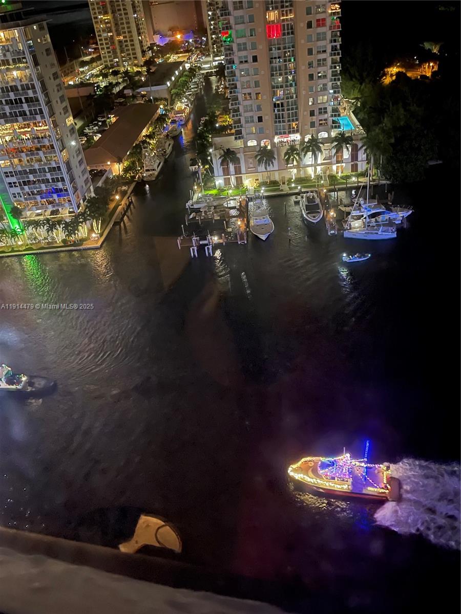 CORINTHIAN ON THE INTRACO - Residential