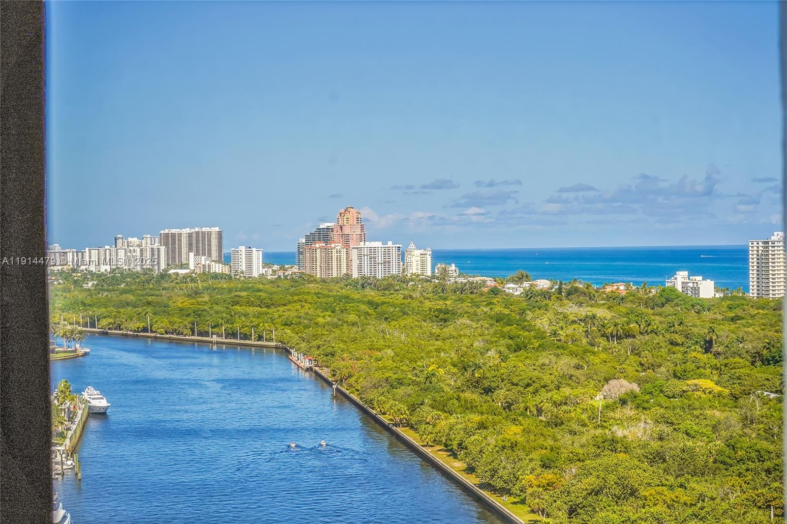 CORINTHIAN ON THE INTRACO - Residential