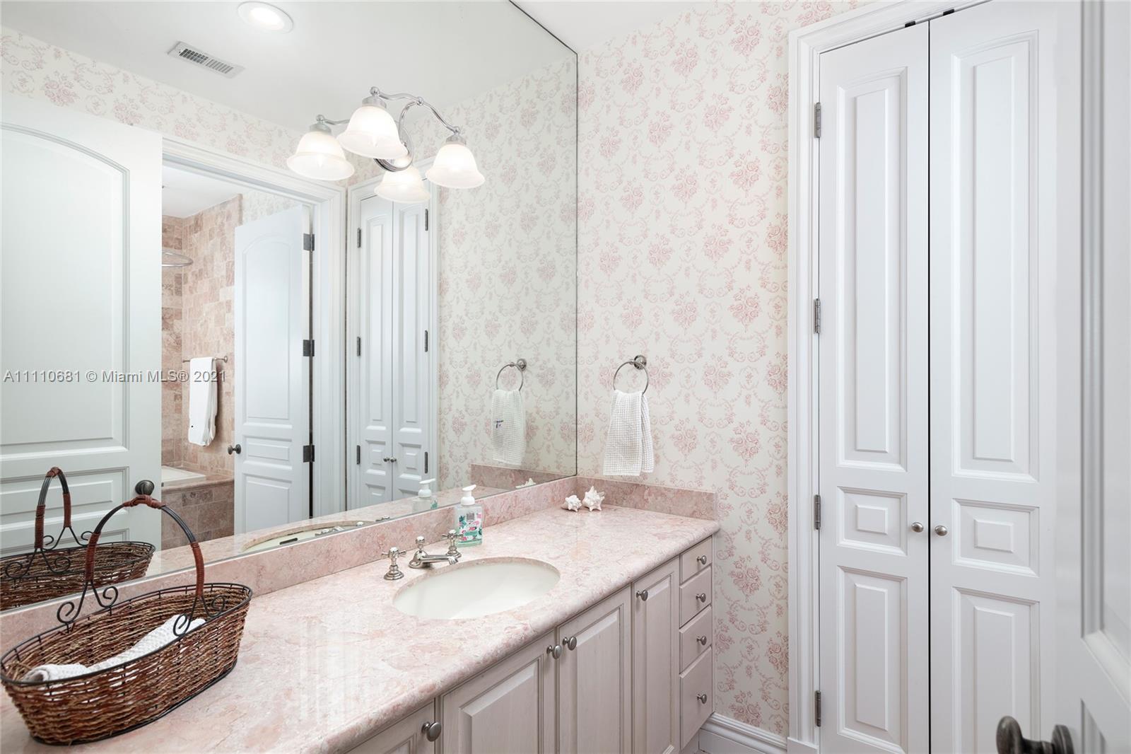 DEERING BAY ESTATES - Residential