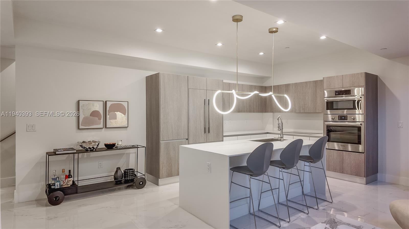 ONE BAY CONDO - Residential Lease