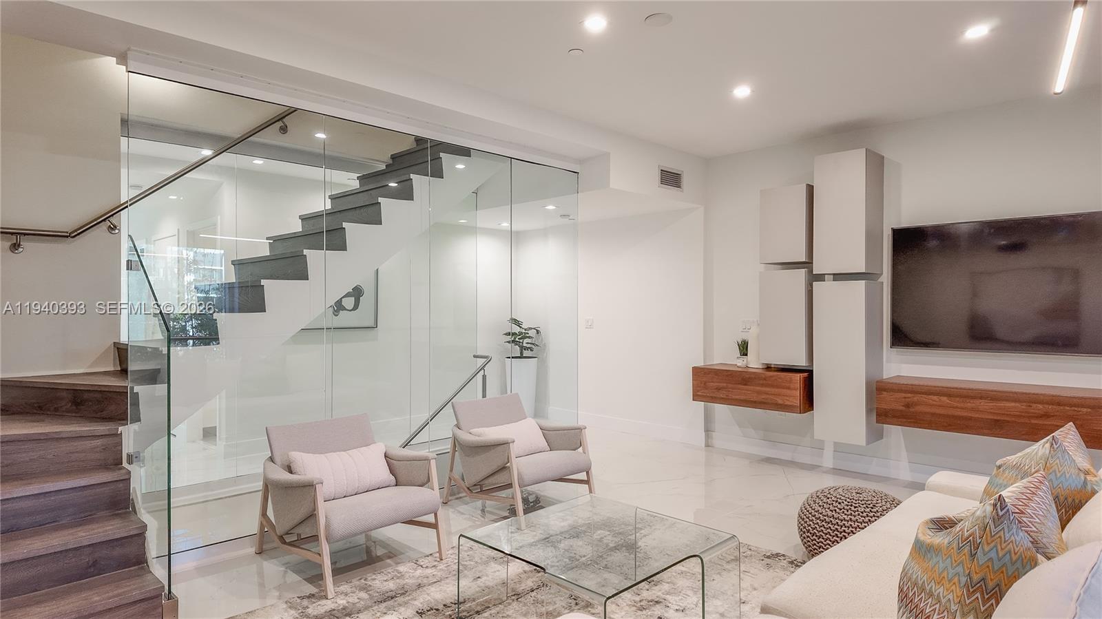 ONE BAY CONDO - Residential Lease