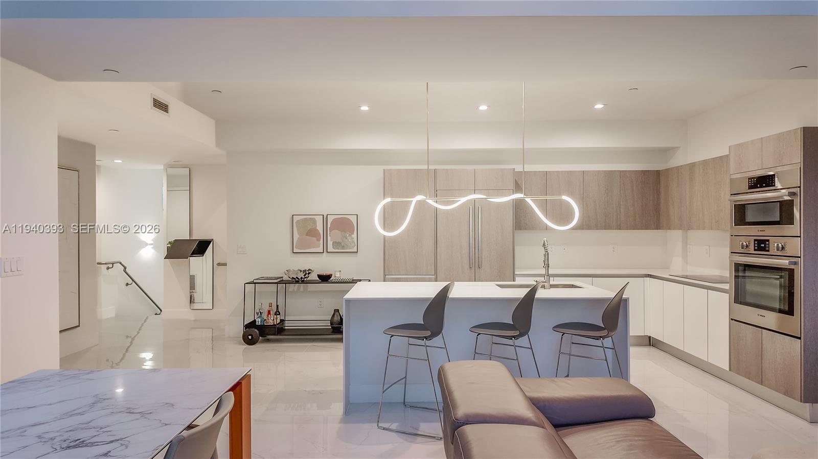 ONE BAY CONDO - Residential Lease