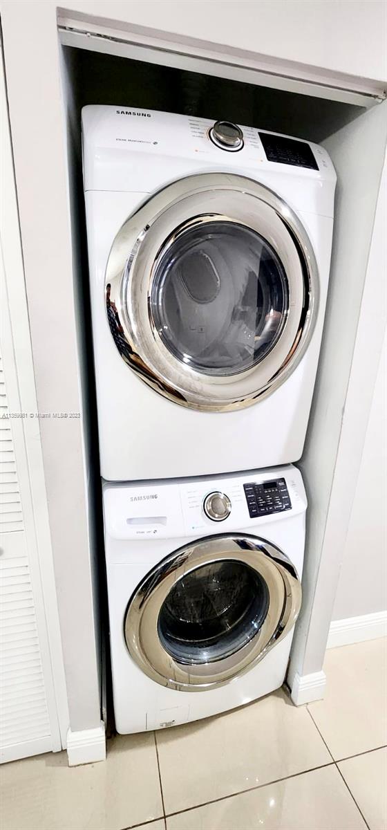 SUNRISE MANOR WEST - Residential Lease