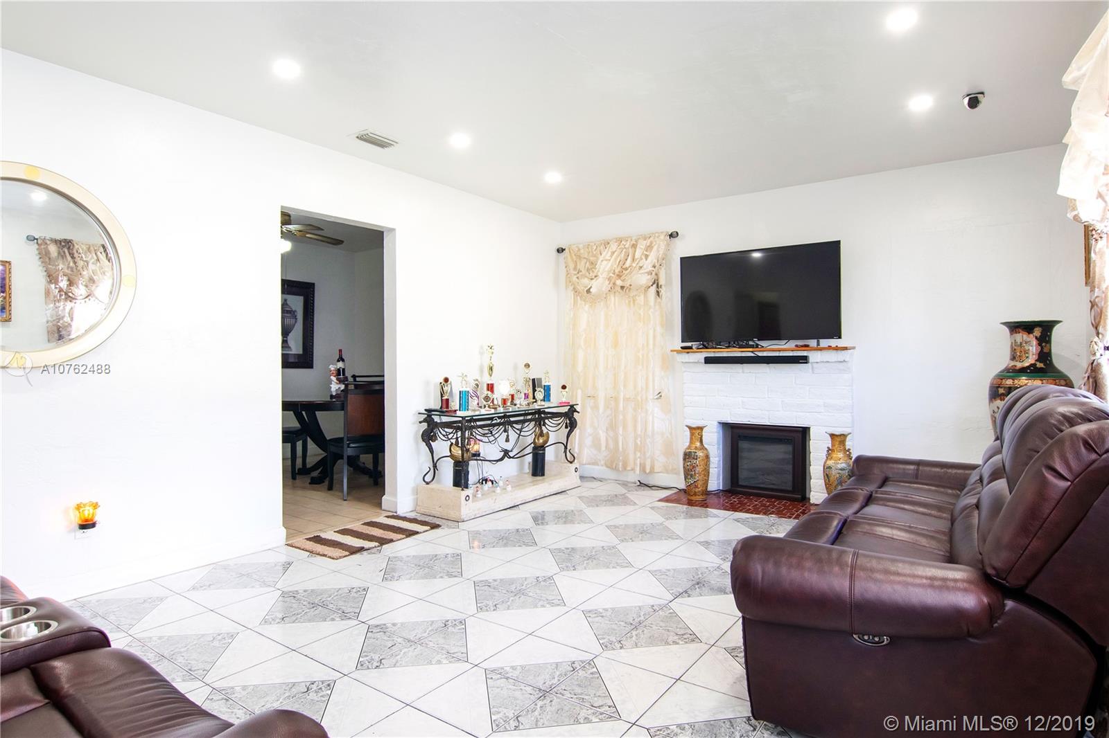 SILVER BLUFF GARDENS - Residential Income