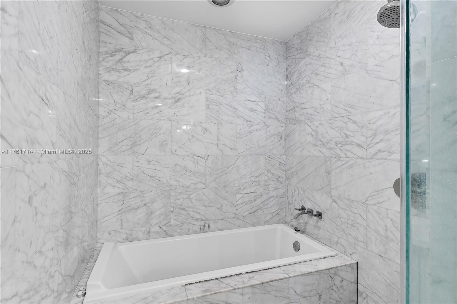 900 BISCAYNE BAY CONDO - Residential Lease