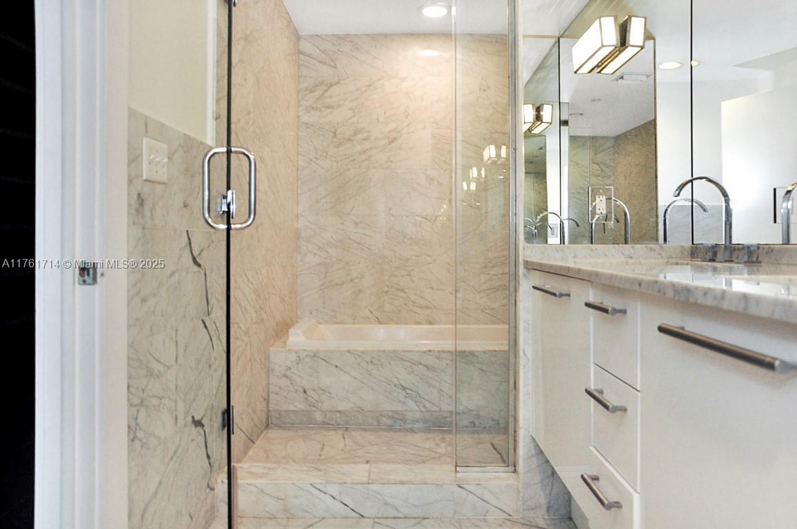 900 BISCAYNE BAY CONDO - Residential Lease