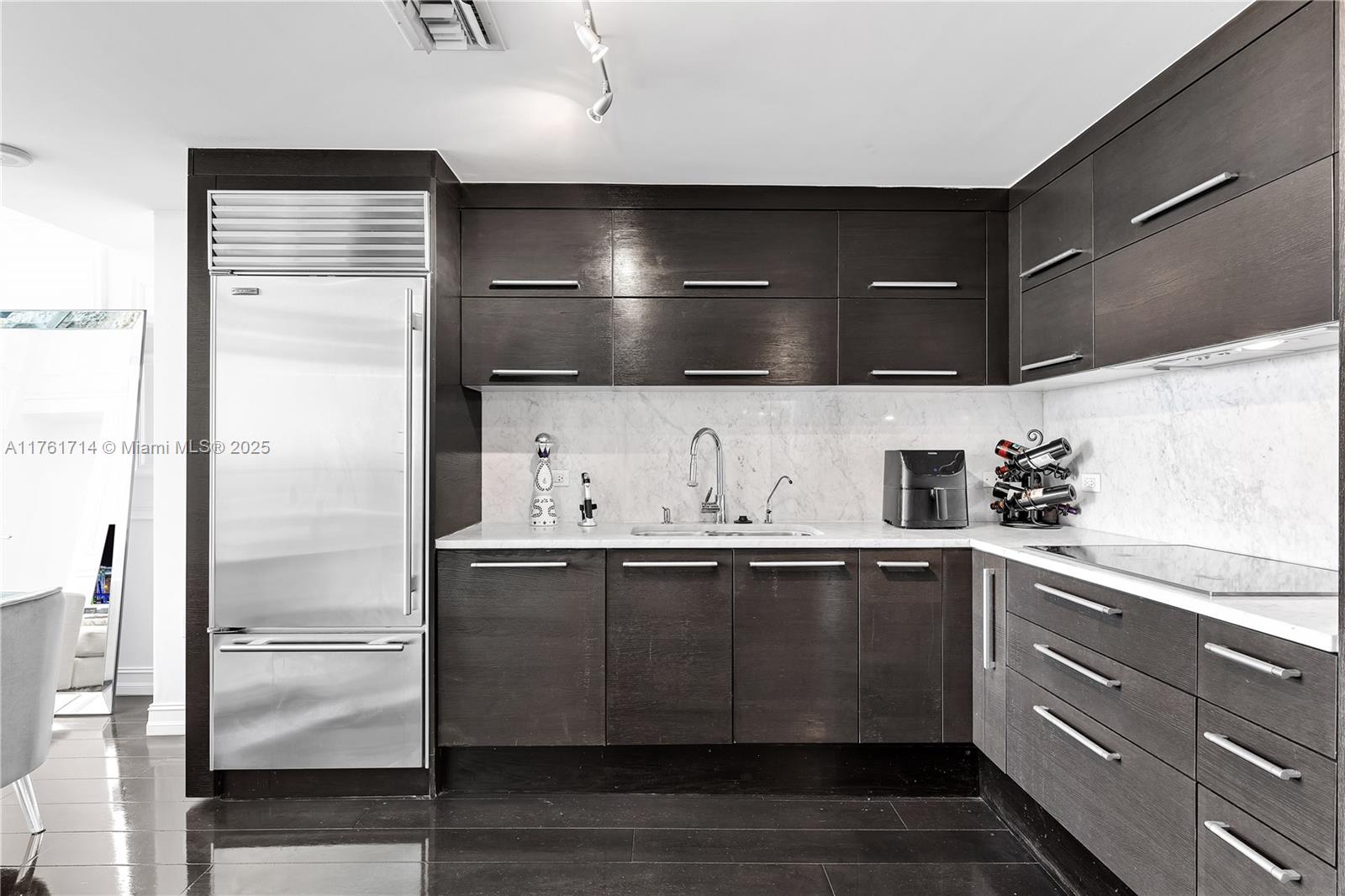 900 BISCAYNE BAY CONDO - Residential Lease