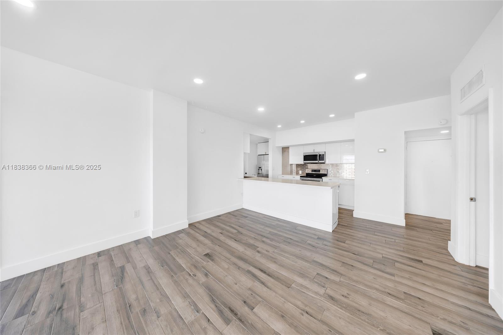 13155 Ixora Ct 1105, North Miami, FL, 33181/$345,000 4 13155 Ixora Ct 1105