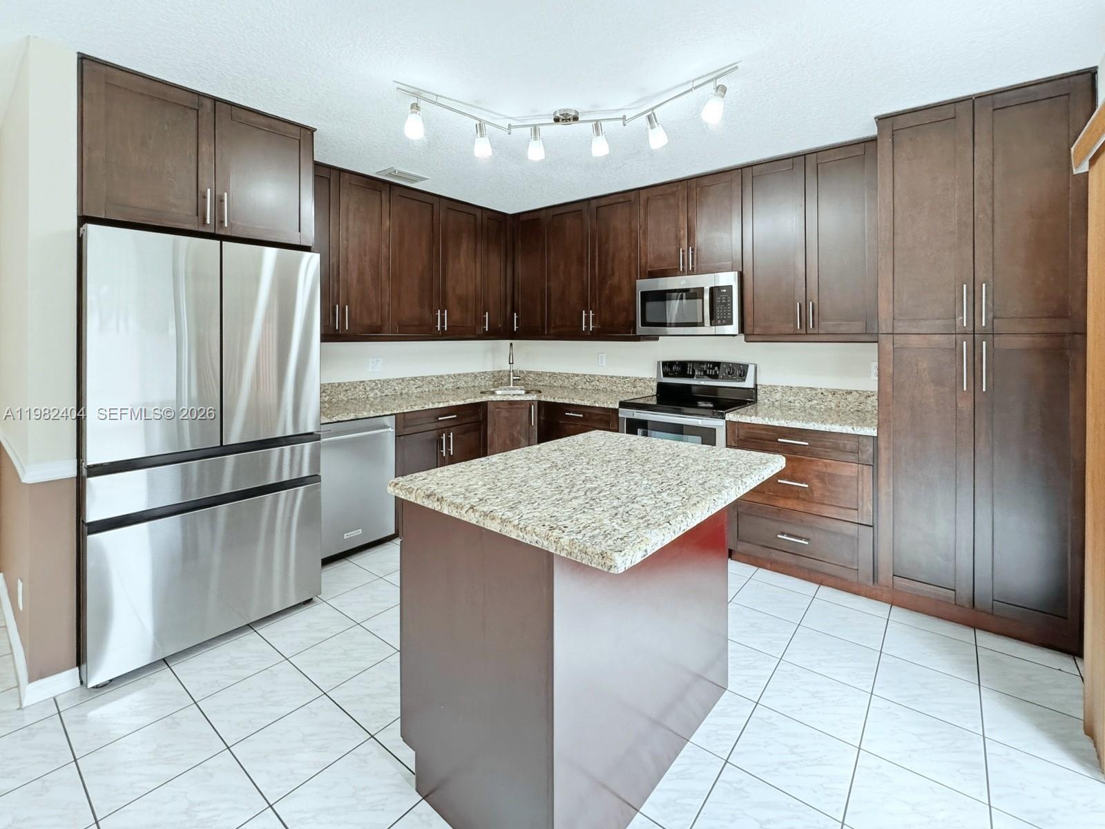 ROCK CREEK - REFLECTIONS - Residential