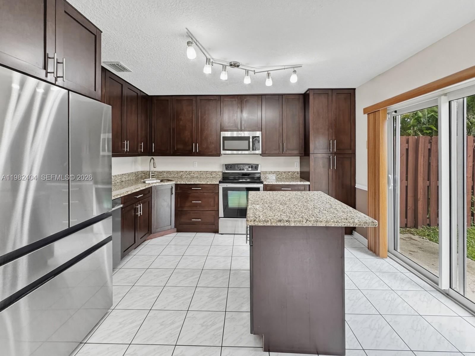 ROCK CREEK - REFLECTIONS - Residential