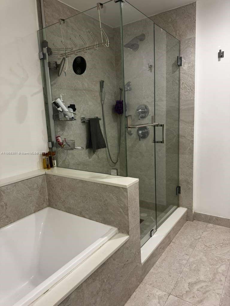 ARIA ON THE BAY CONDO - Residential