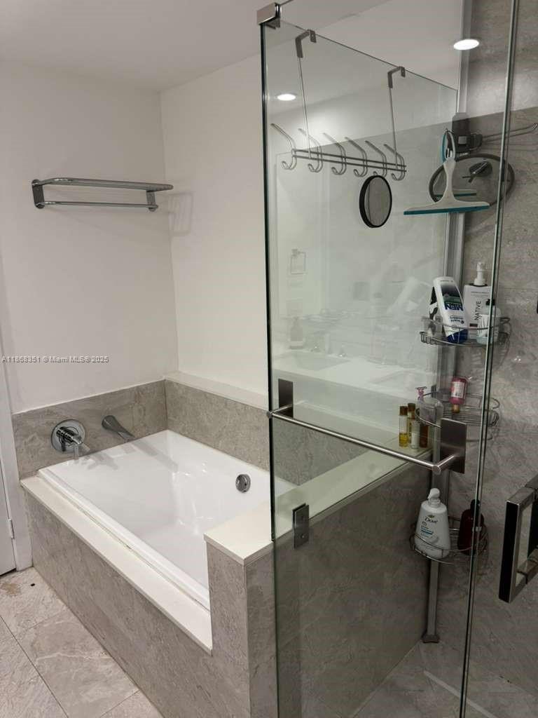 ARIA ON THE BAY CONDO - Residential