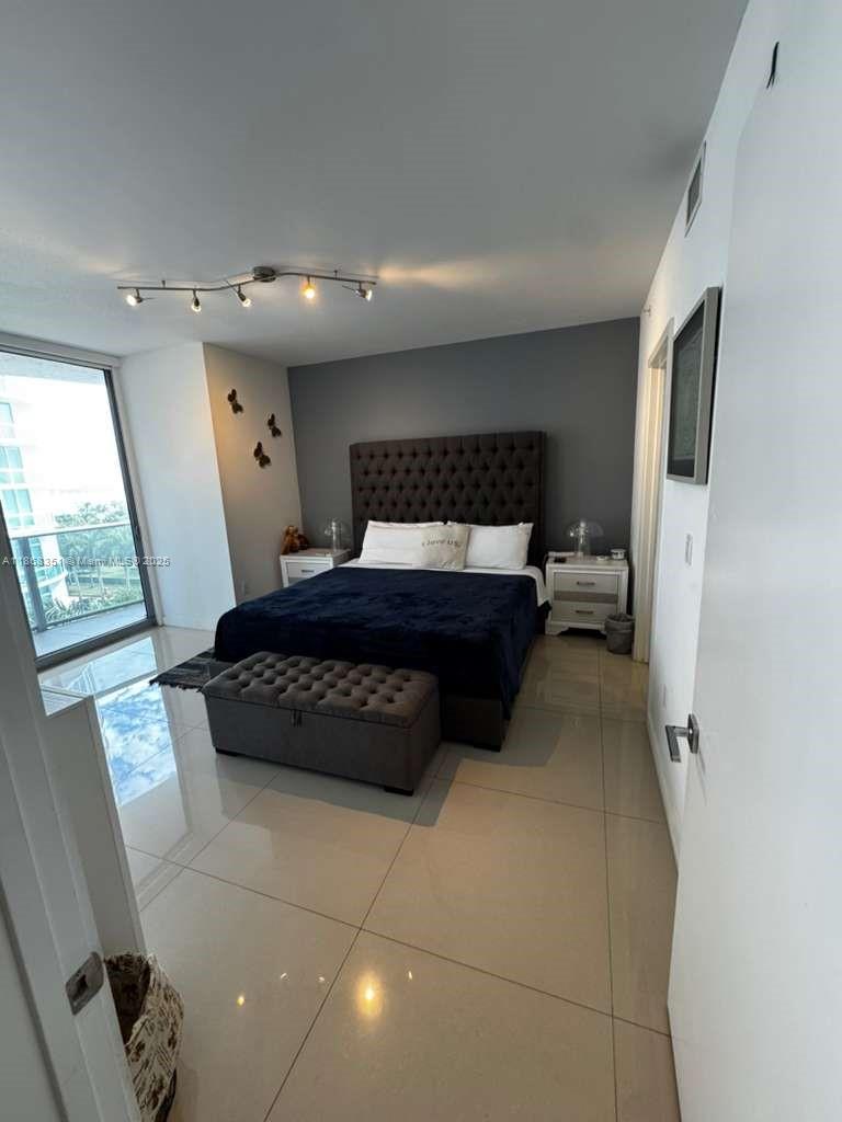 ARIA ON THE BAY CONDO - Residential