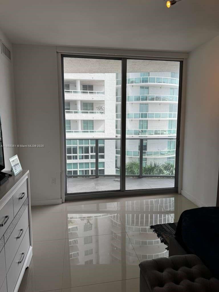 ARIA ON THE BAY CONDO - Residential