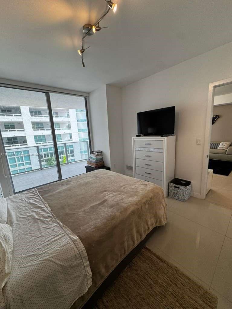 ARIA ON THE BAY CONDO - Residential