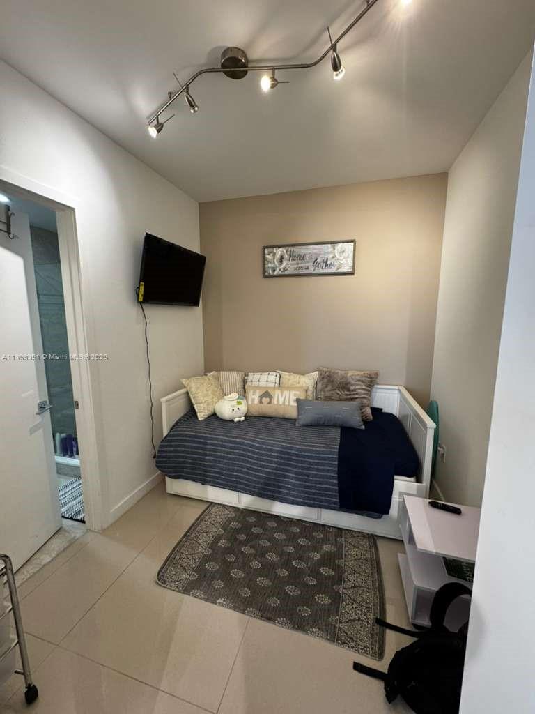 ARIA ON THE BAY CONDO - Residential